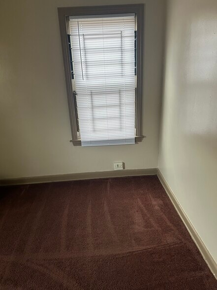 Building Photo - 8855 S Dorchester Ave