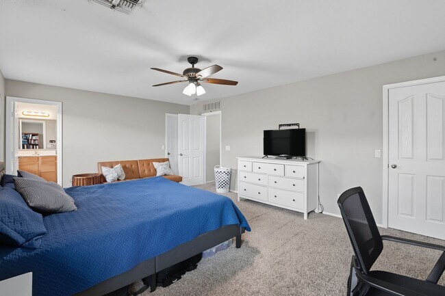 Building Photo - Beautiful 2-Story Home with Modern Upgrade...