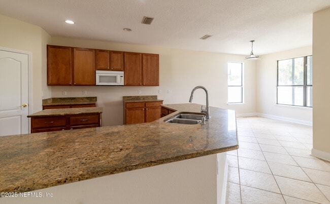 Building Photo - 12481 Tropic Dr