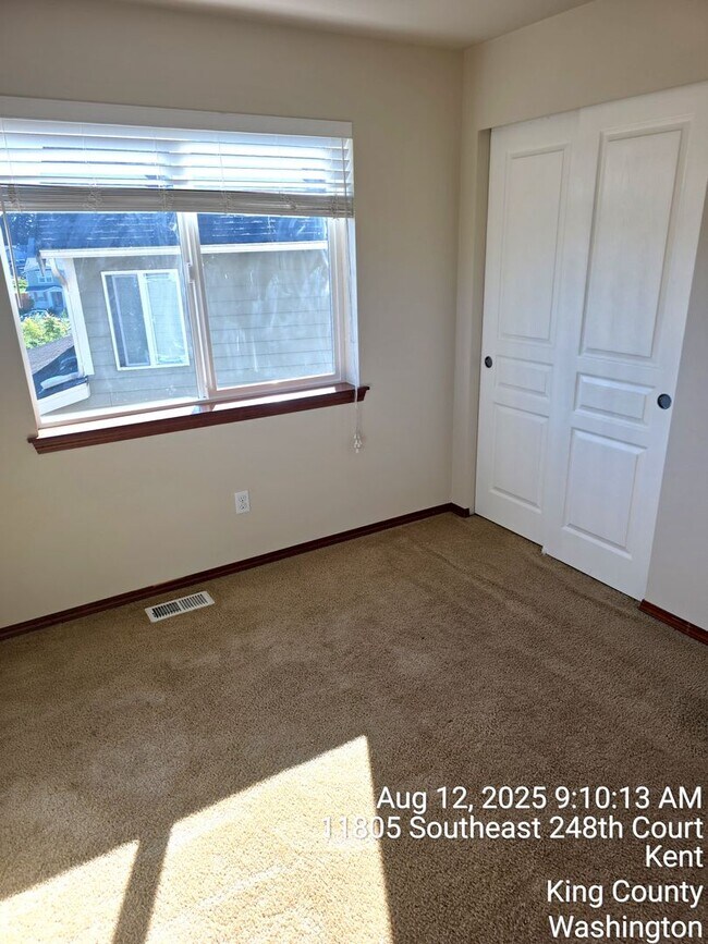 Building Photo - East Hill Kent 4 bedroom 2.5 bathroom with...