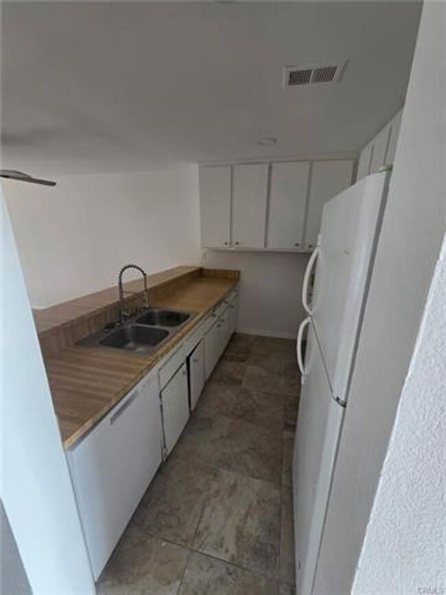 Building Photo - Charming 2-Bedroom Condo for Lease in Prim...