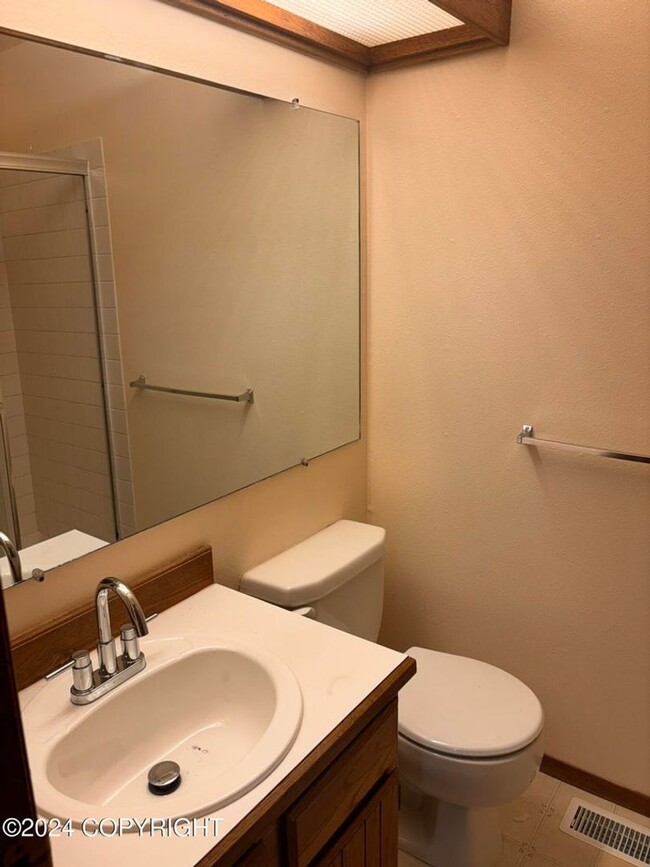 Building Photo - 2 Bed / 2 Bath Condo With Washer & Dryer i...