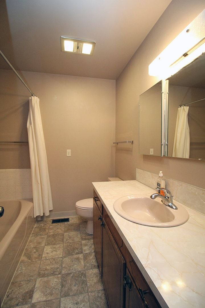 Building Photo - 230-230 SE 52nd Ave