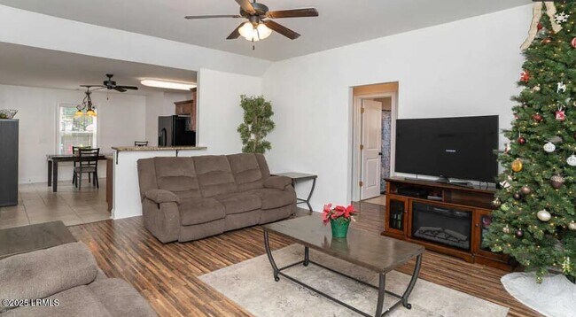 Building Photo - 39 Wintergreen Dr