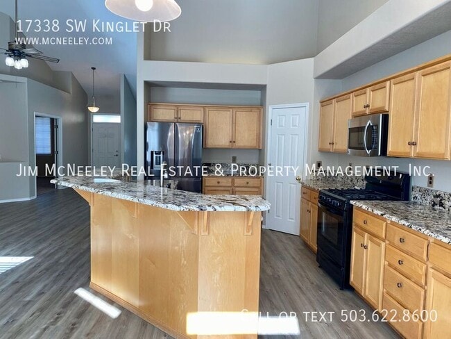 Building Photo - 17338 SW Kinglet Dr