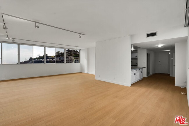 Building Photo - 17352 Sunset Blvd