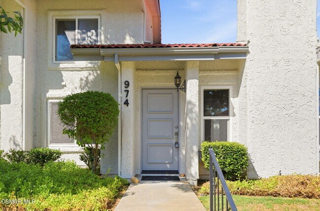 Building Photo - 974 Quarterhorse Ln