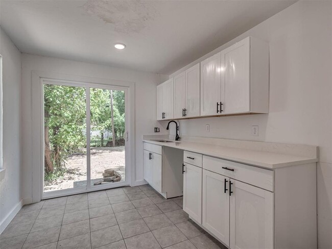 Building Photo - 1814 N Jordan Ave