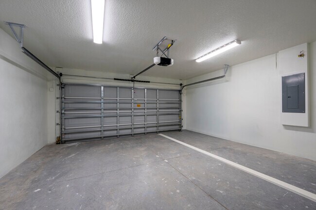 Building Photo - 7401 Donlon Rd