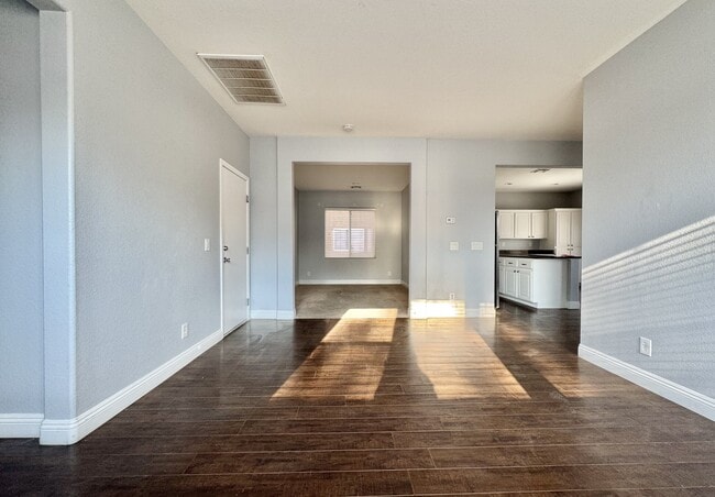 Building Photo - 5033 W Moberly Ave