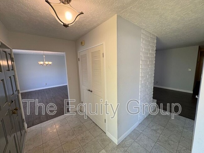 Building Photo - 473 W Deodar Ln