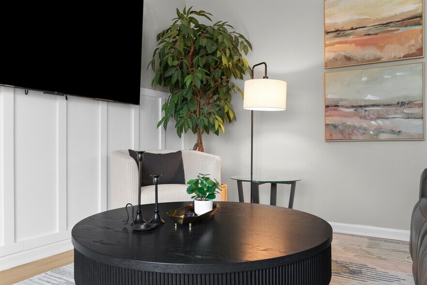 Building Photo - 55 Hollywood Ct