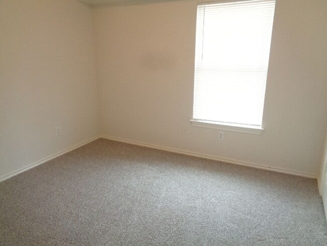 Building Photo - Beautiful 3BR Townhome in Villas of Oakwood Glen – Klein ISD