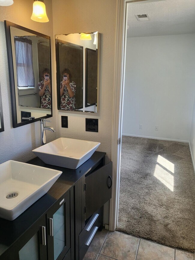 Building Photo - 3008 Laurel Meadows Dr