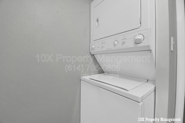Building Photo - 911 Manor Ln