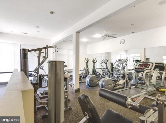 Building Photo - 309 Holland Ln