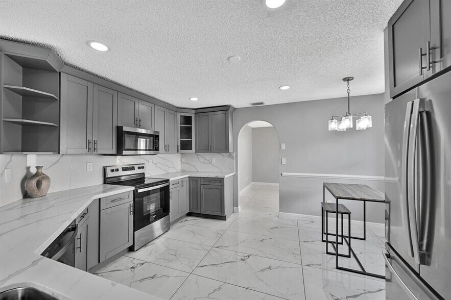 Building Photo - 1602 SW 159th Ave