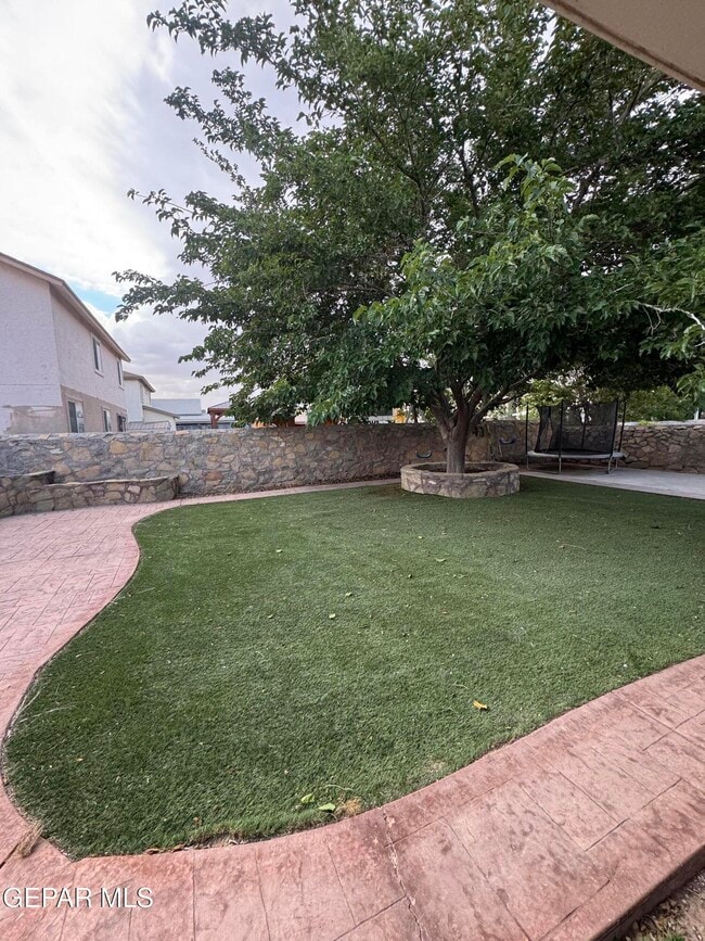 Building Photo - 3033 Tierra Humeda Dr