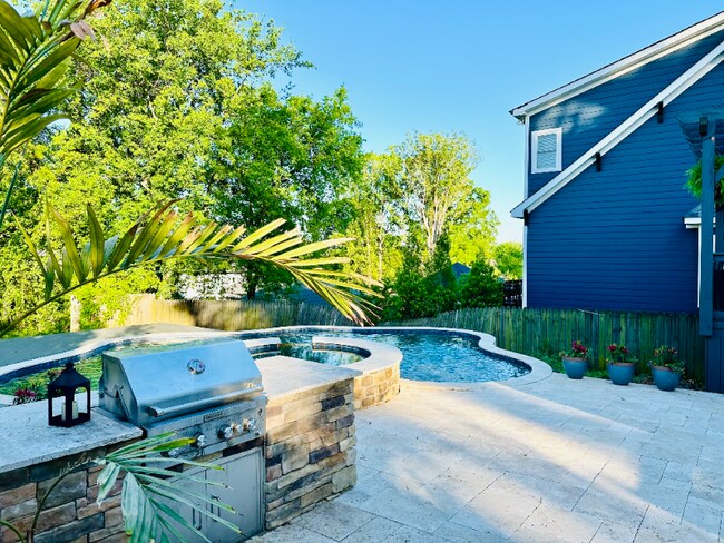 Building Photo - 323 Atherton St