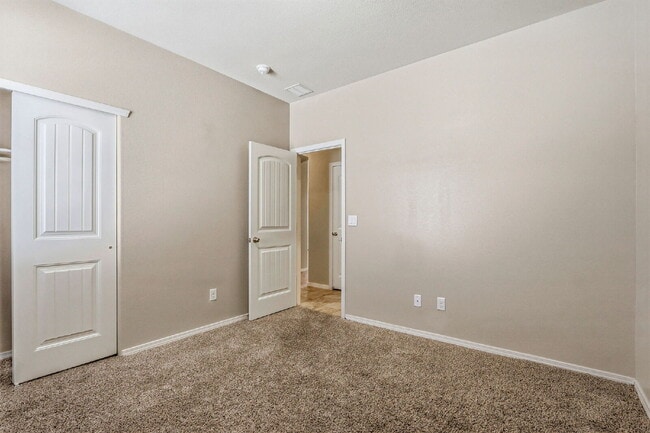 Building Photo - 10624 Hidden Chapel Pl