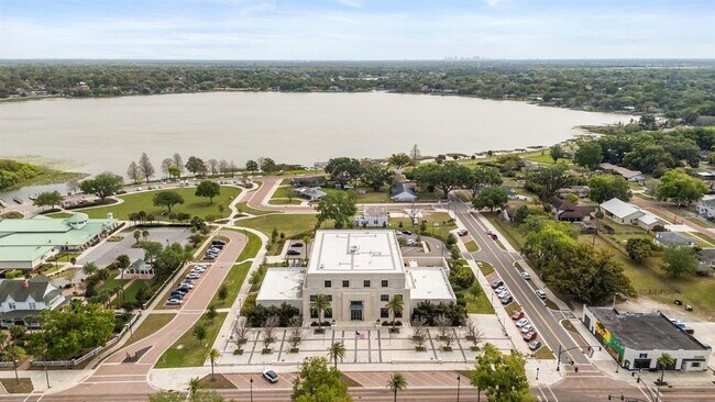 Building Photo - 600 N Lakewood Ave