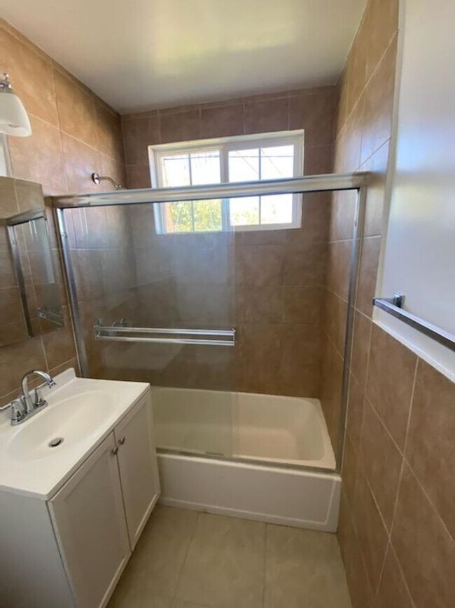 Building Photo - 5213 W 120th St