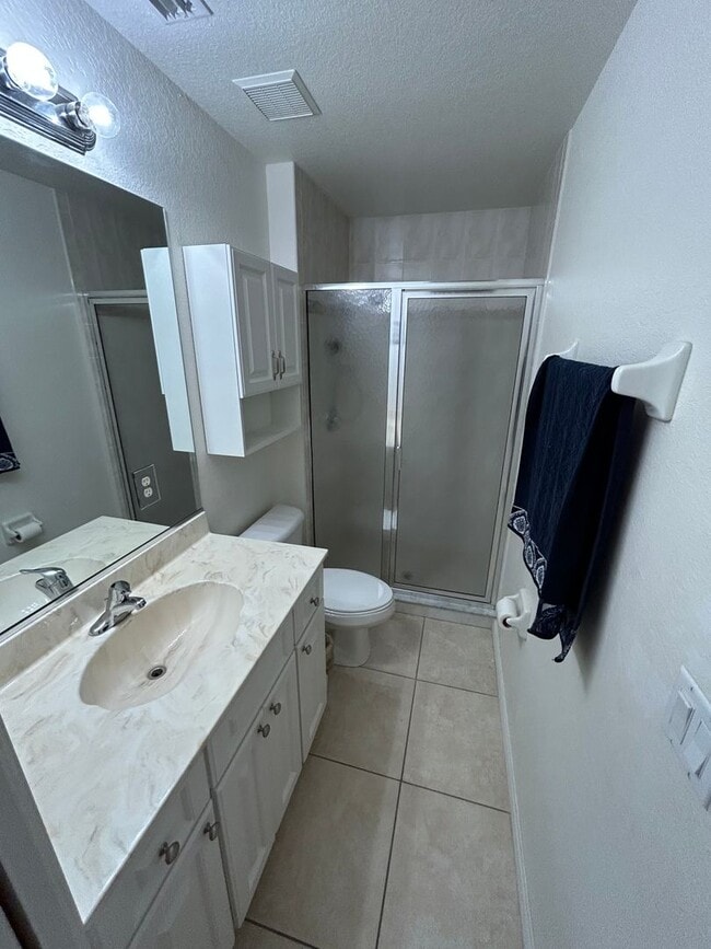 Building Photo - Triplex unit for rent-Fully furnished