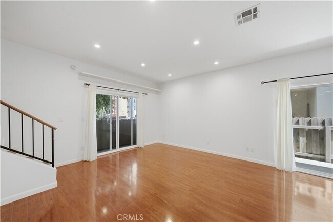 Building Photo - 1554 N Hobart Blvd