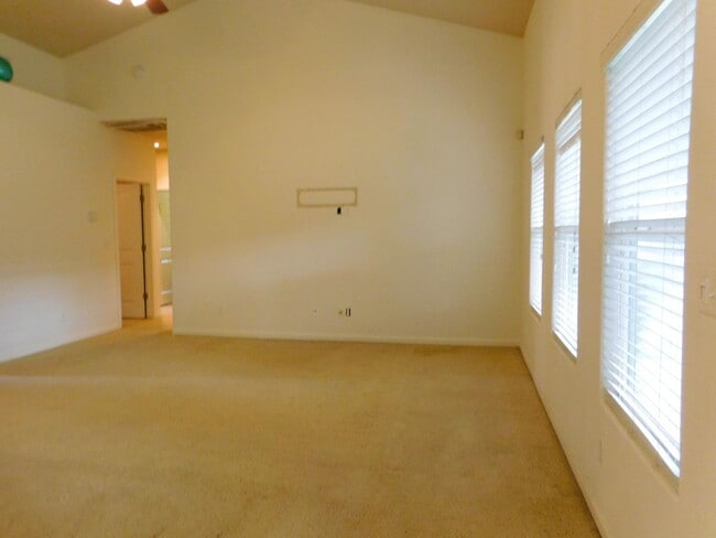 Building Photo - 5189 W Beechwood Ave