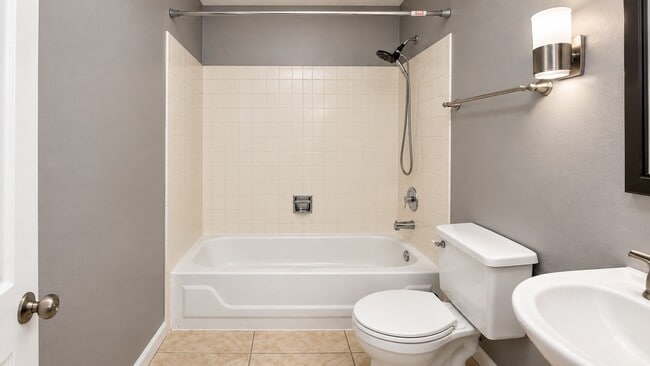 Building Photo - 329 Grissom Ct