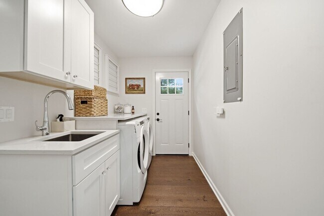 Building Photo - 6807 Rhode Island Trail