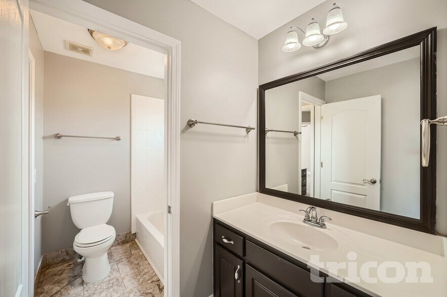 Building Photo - 3835 Bay Grove Way