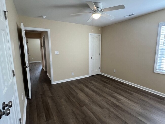 Building Photo - Nice  2 Bedroom, 2 bath duplex.
