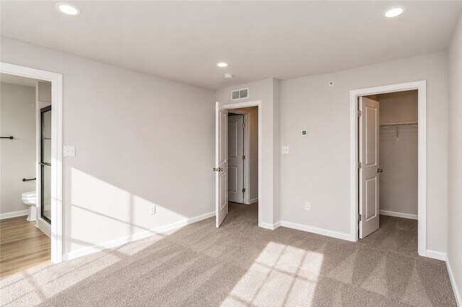 Building Photo - 210 Gress Rd