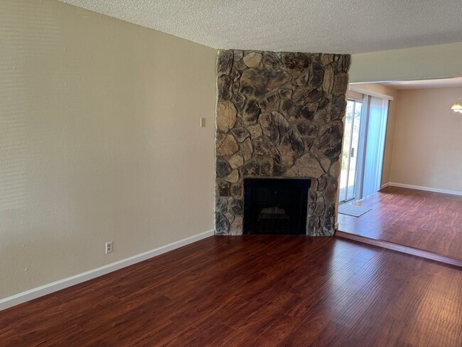 Building Photo - Duplex for Rent – Citrus Heights, CA