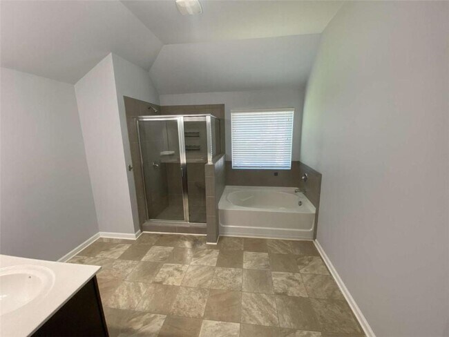 Building Photo - 5224 Cantbury Way