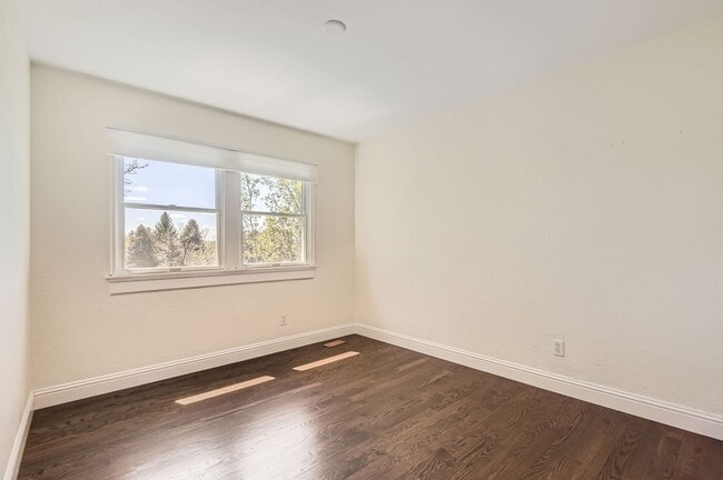 Building Photo - Gorgeous Home in Centennial w/Beautiful Fi...