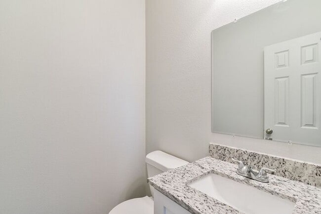 Building Photo - Fort Worth Duplex NOW LEASING for a June M...
