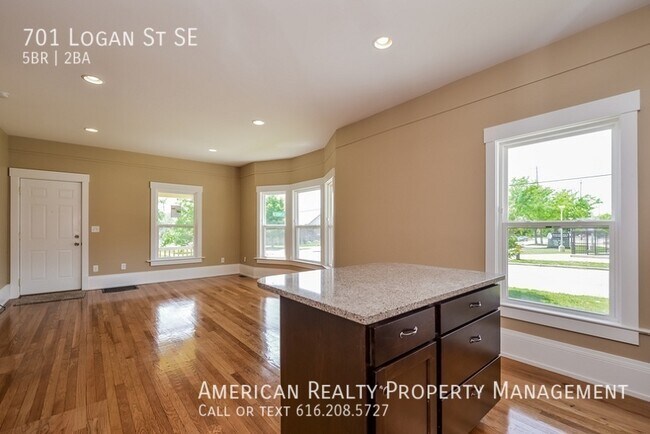 Building Photo - 701 Logan St SE