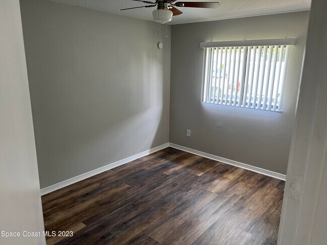 Building Photo - 497 Deacon Ave