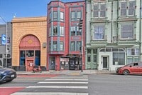 Building Photo - Prime Location 3 Bedroom Condo - Please Co...