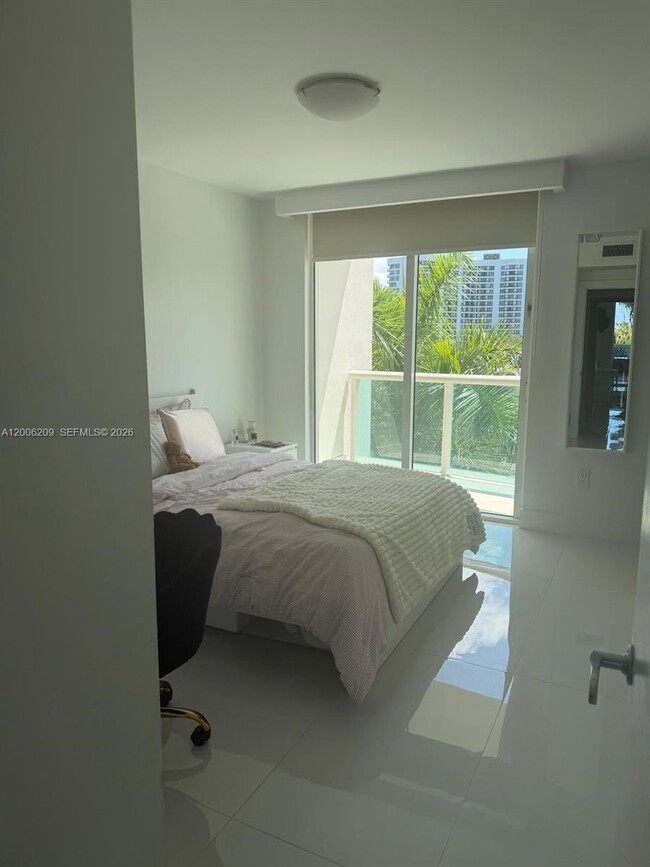 Building Photo - 19400 Turnberry Way