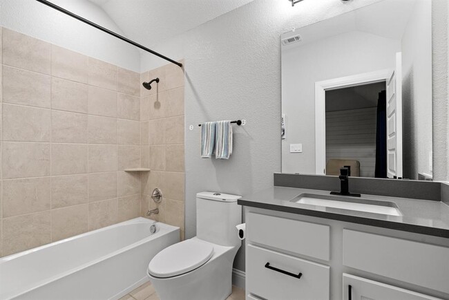 Building Photo - 209 Northcrest Dr