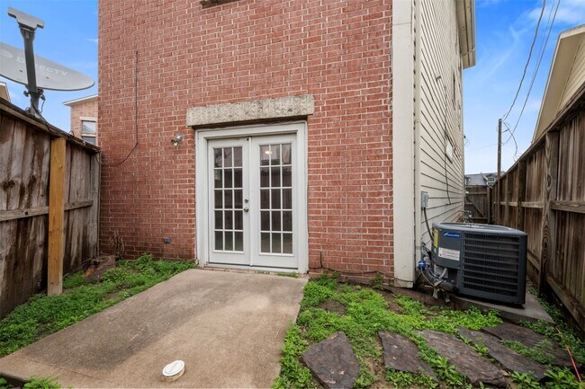 Building Photo - 9716 Linkmeadow Ln