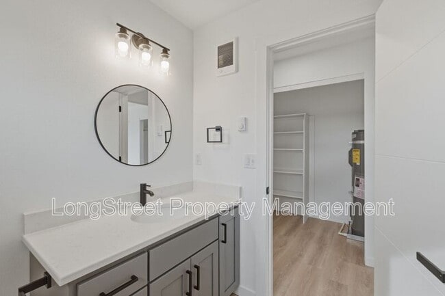 Building Photo - 810 S 19th St