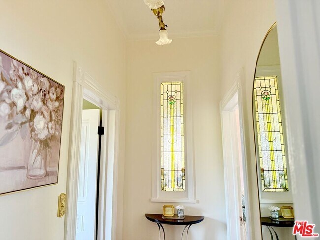 Building Photo - 370 Main St