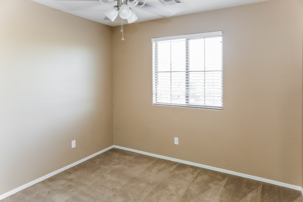 Building Photo - 6830 S 44th Ln