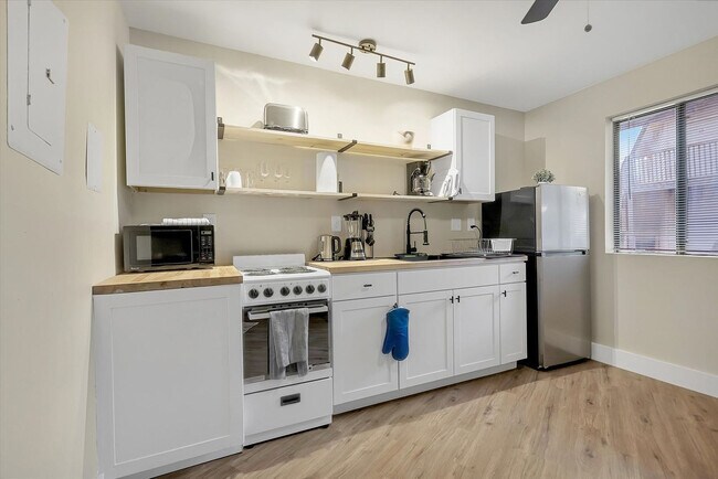 Building Photo - 3801 SW Triana Blvd