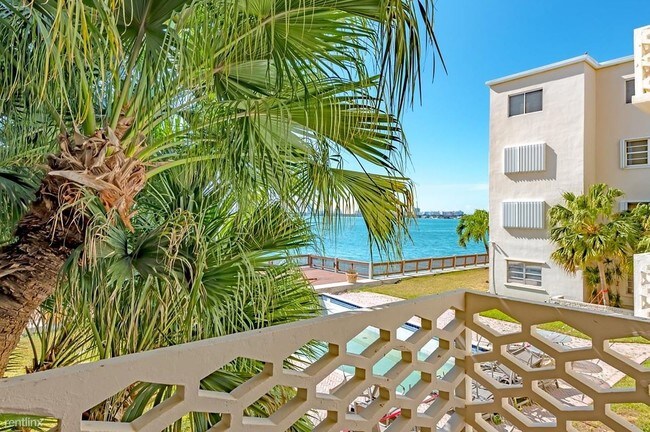 Building Photo - 1880 S Treasure Dr