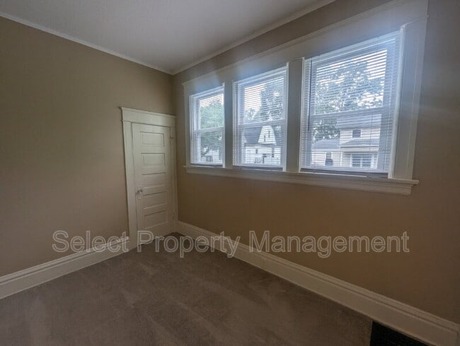 Building Photo - 347 W Williams St